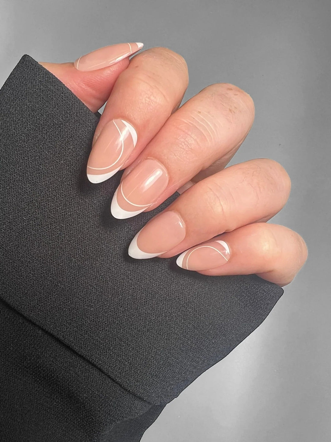 Simple Almond Nails That Shine